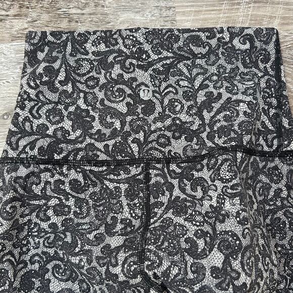 Lululemon Sports Bra & Lace Print High Rise Leggings Set Black White Sz 4 - Picture 4 of 12